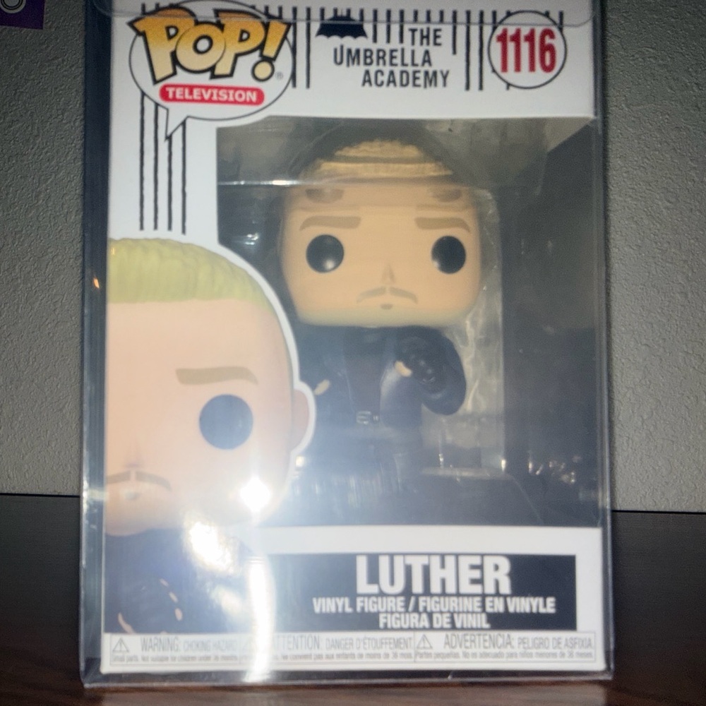Funko Pop The Umbrellas Academy Luther Figure with Protector #1116